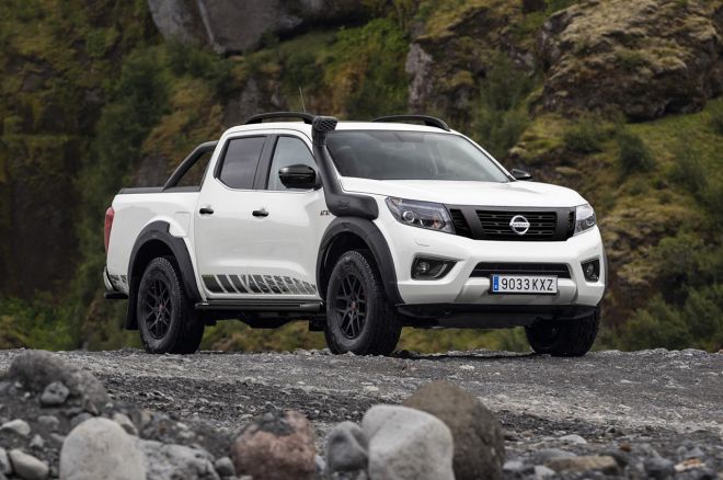 Nissan updates Navara AT32 image
