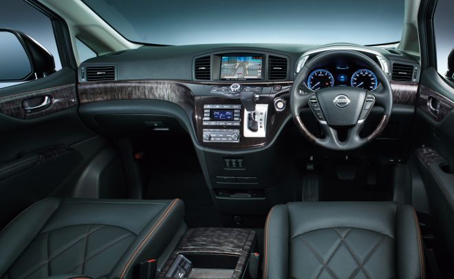 Nissan Elgrand image
