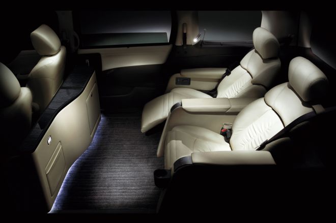 Nissan Elgrand image