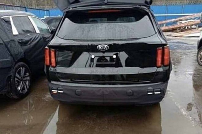 This is what the 2021 Kia Sorento looks like image