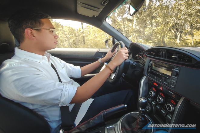 Why driving stick should still be a taught skill image