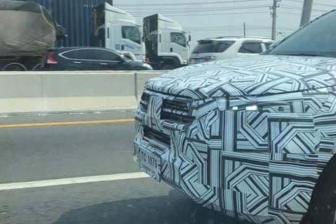 Spied: Are you the facelifted 2020 Toyota Hilux? image