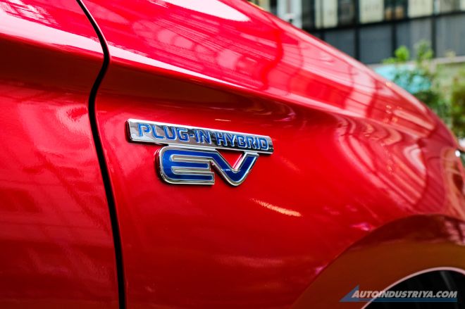 Mitsubishi Outlander PHEV image