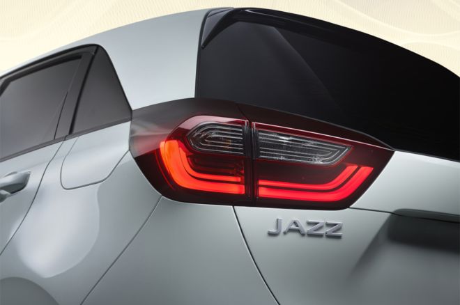 Here are specs of non-hybrid 2020 Honda Jazz image