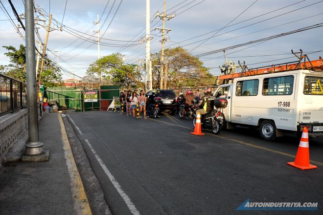Part of R-2 Road going to Bacoor closed for CAVITEX construction image