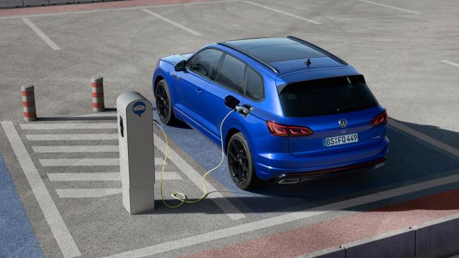 Volkswagen Touareg R is a 462 HP hybrid SUV image