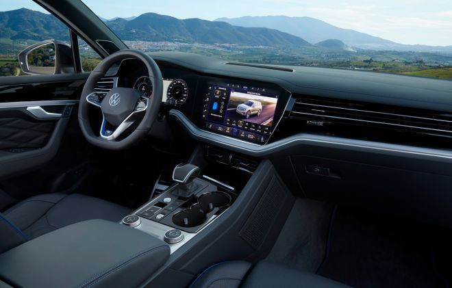 Volkswagen Touareg R is a 462 HP hybrid SUV image