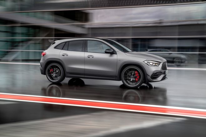 Mercedes-AMG GLA 45 is a baby crossover with 421 HP image