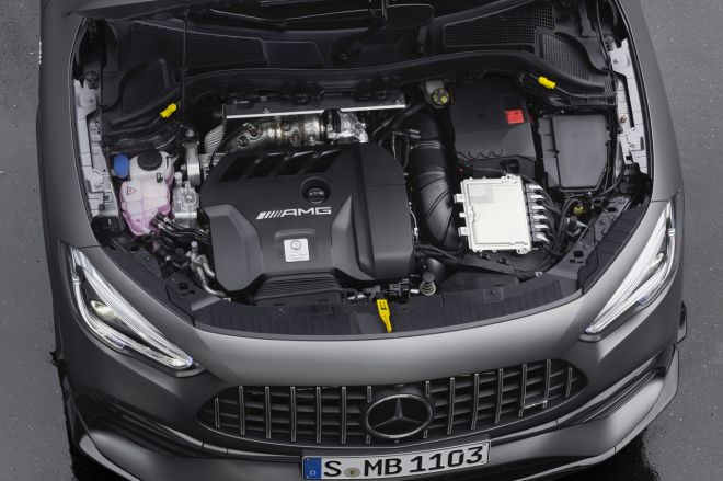 Mercedes-AMG GLA 45 is a baby crossover with 421 HP image