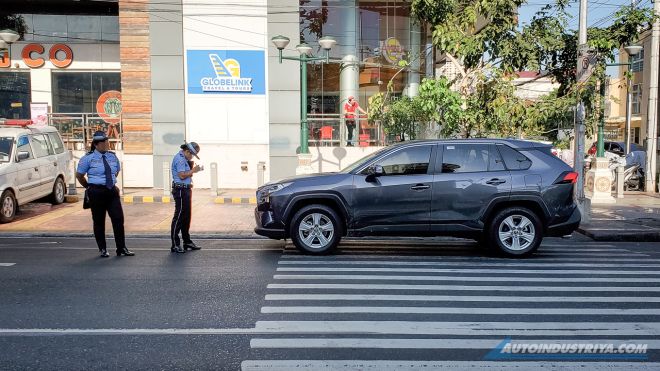 LTO finally starting to catch vehicles with silly blinking taillights image