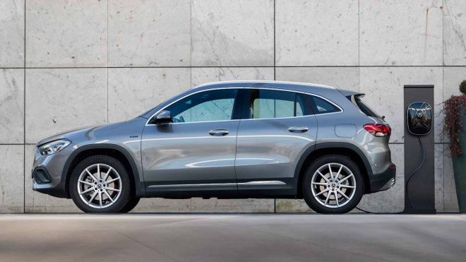 Mercedes-Benz introduces plug-in hybrids for GLA, CLA image