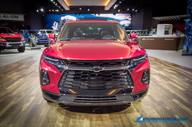 This is what the 7-seater Chevrolet Blazer looks like...from inside image