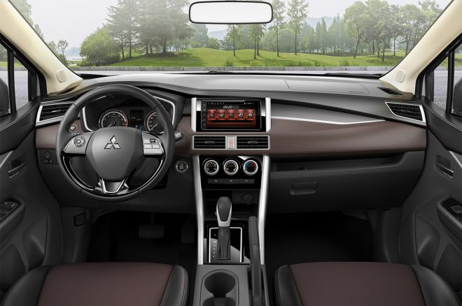Mitsubishi Xpander Cross image