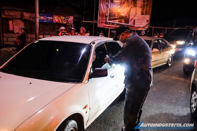 How to avoid hassles at a COVID-19 quarantine checkpoint image