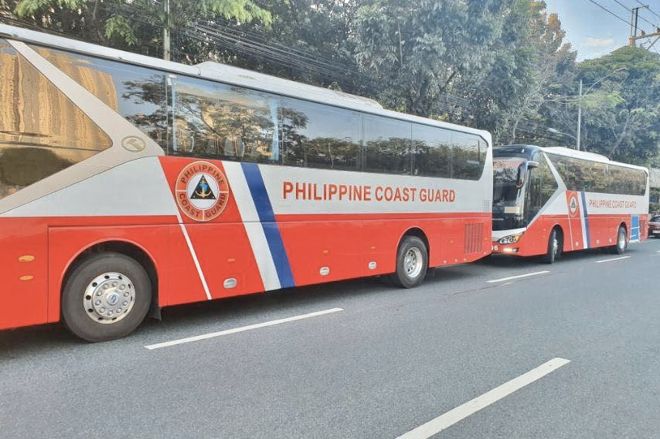 Gov&rsquo;t providing shuttles for health workers, frontliners during quarantine image
