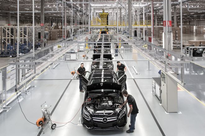 Mercedes-Benz halts production across Europe due to COVID-19 image