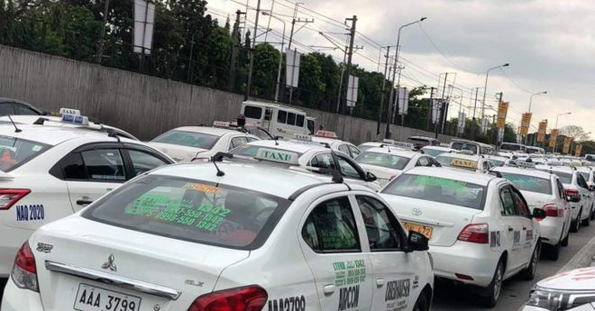 600 taxis flagged down for defying suspension of public transport image
