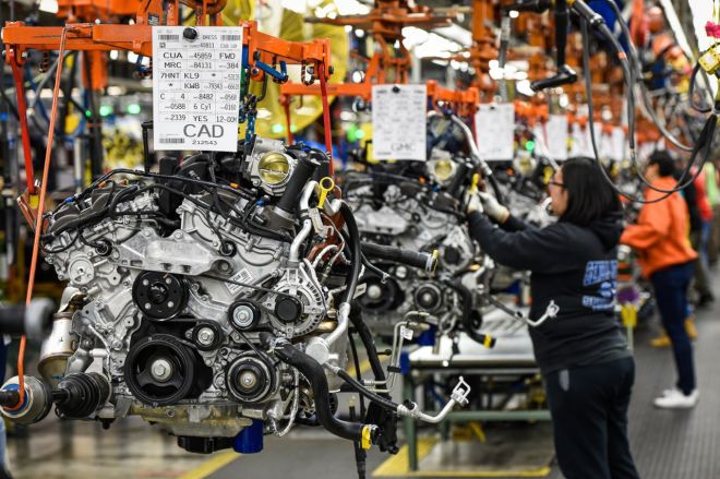 General Motors suspends North American production for 2 weeks image