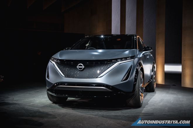 Nissan goes retro for its new logo image