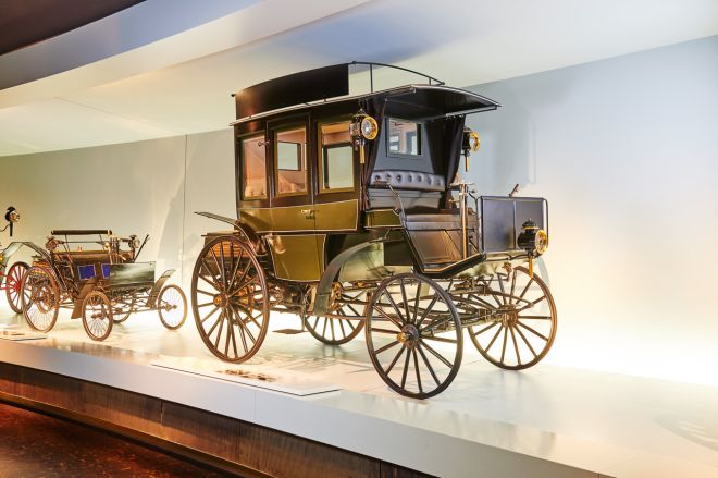 125 years ago, Mercedes-Benz launched the first engine-powered bus image