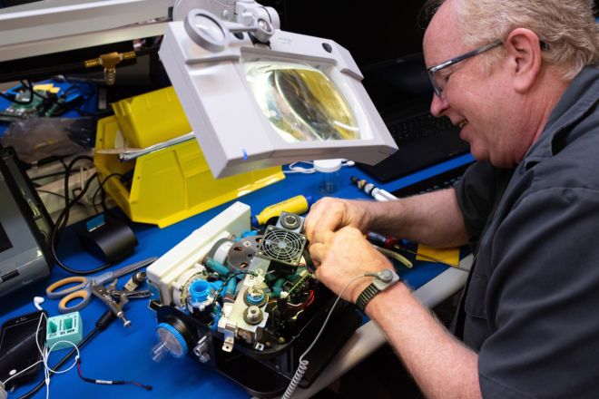 Trump orders GM to produce ventilators image