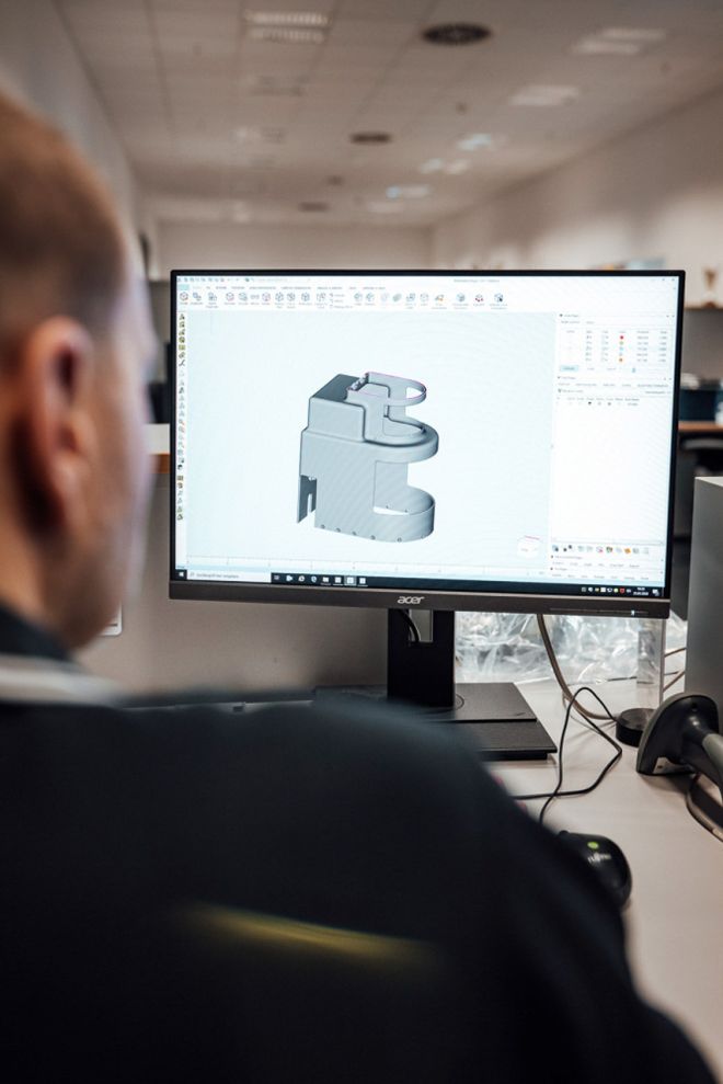 Mercedes-Benz standing by to produce medical equipment image