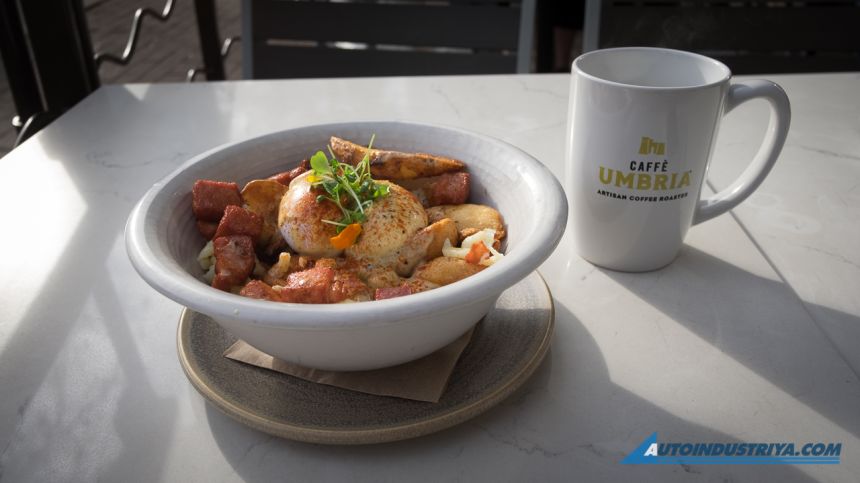 Exploring urban Vancouver in a hybrid image