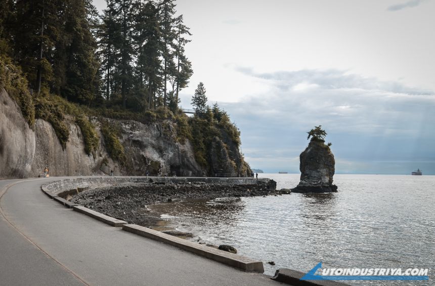 Exploring urban Vancouver in a hybrid image