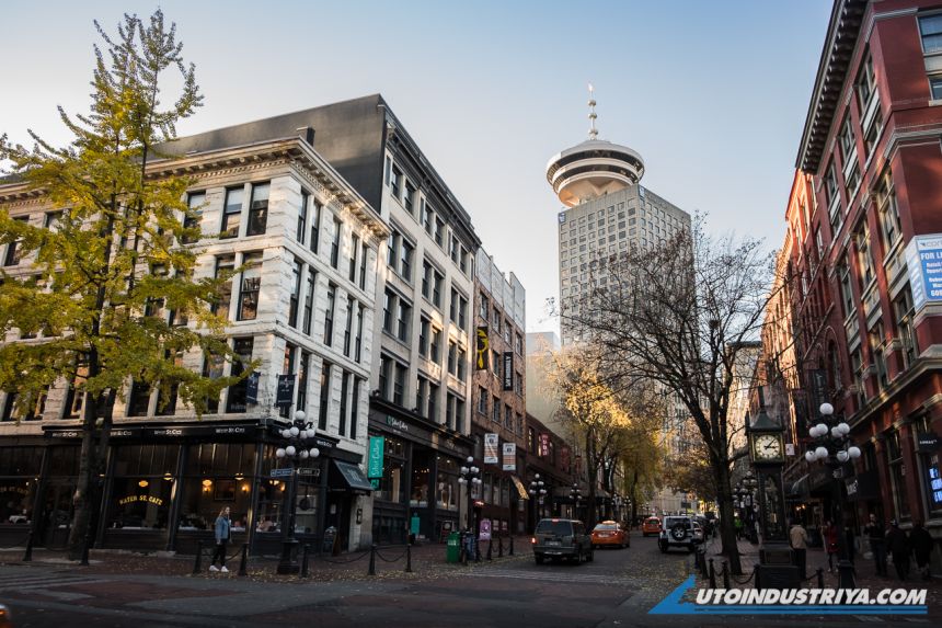 Exploring urban Vancouver in a hybrid image