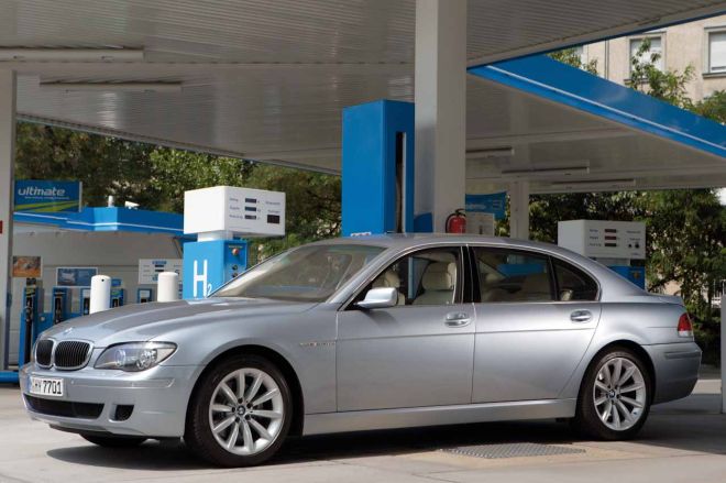 BMW, Toyota working together to make hydrogen-powered X5 image