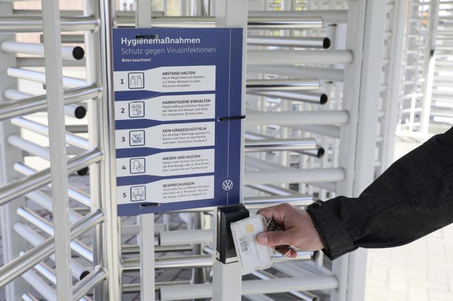 Volkswagen will slowly restart vehicle production this week image
