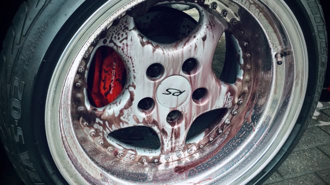 Porsche has some really pro tips for car detailing image