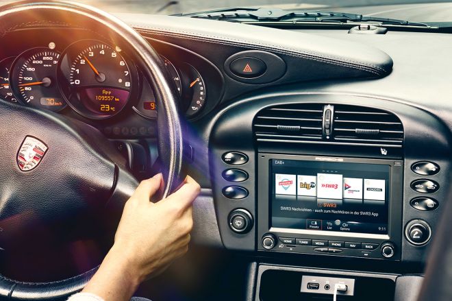 Porsche introduces touchscreen, Apple CarPlay to vintage 911s image