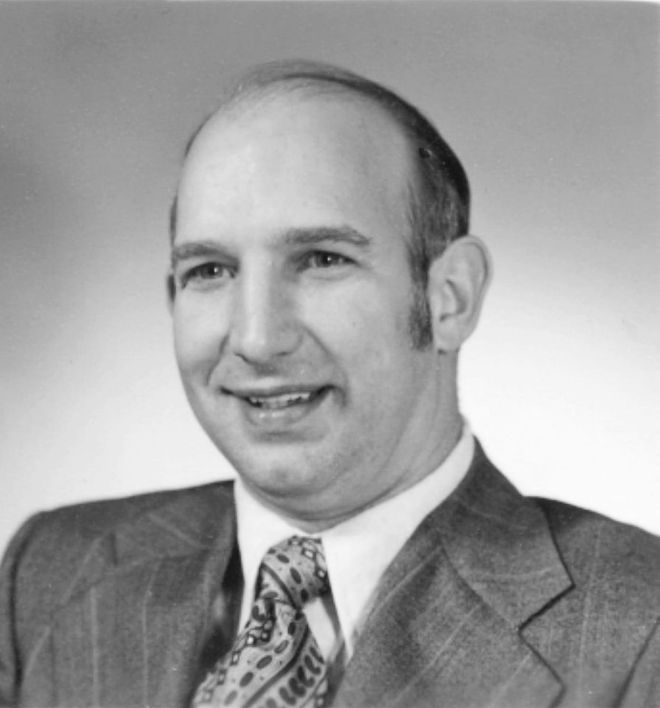 Original designer of the Ford Mustang passes away image