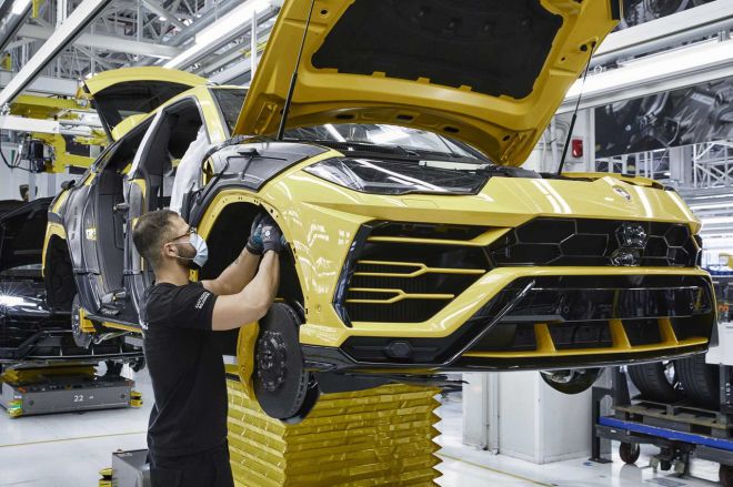 Lamborghini restarts factory in Italy after near two-month suspension image