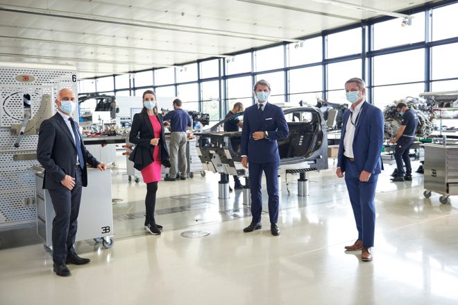 Bugatti resumes production of Chiron, Divo hypercars image