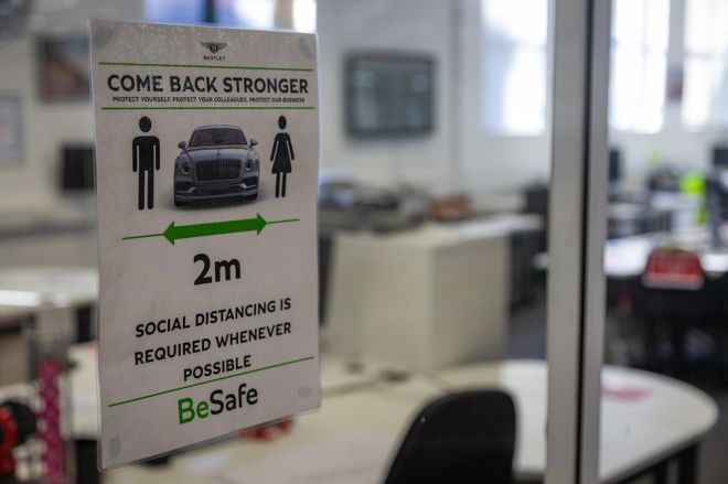 Bentley resumes production of Bentayga, Flying Spur image