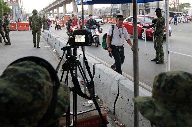 MMDA: Always bring I.D.s, documents at checkpoints image