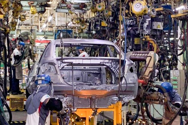 Toyota PH restarts Vios, Innova production at 50% capacity image