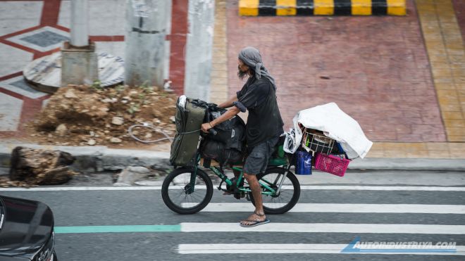 Driving with cyclists image