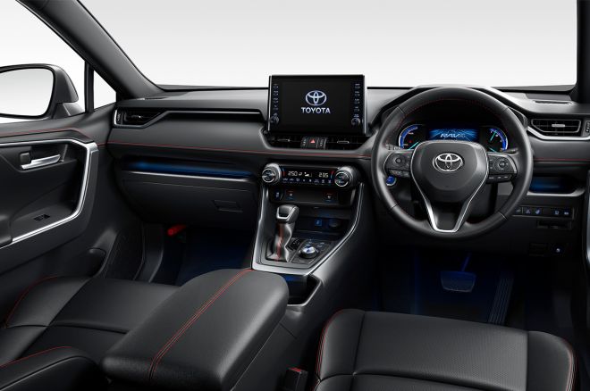 Toyota claims 2020 RAV4 PHV can go over 1,300 km in one tank image