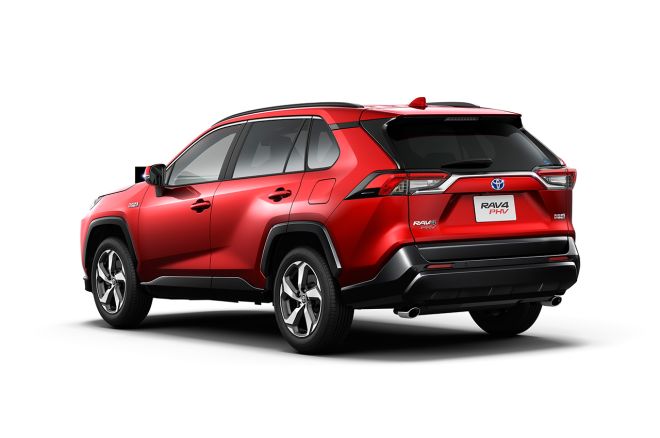 Toyota claims 2020 RAV4 PHV can go over 1,300 km in one tank image