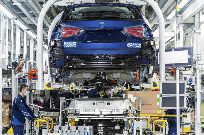 BMW starting production of iX3 all-electric crossover image