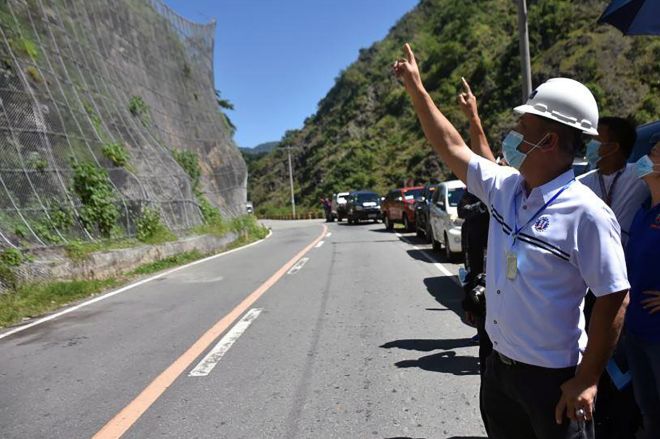 Kennon Road still closed to the all types of vehicles image