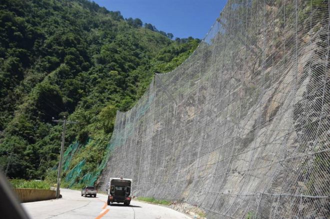 Kennon Road still closed to the all types of vehicles image