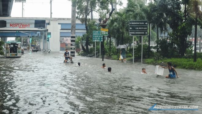 Why are SUVs so popular in the Philippines? image