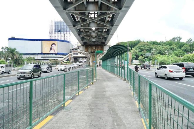 New inner-lane bus stops on EDSA look ready for passengers image