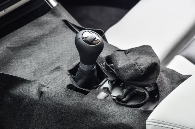 Watch the next-gen BMW M3, M4 attack the track with a manual image