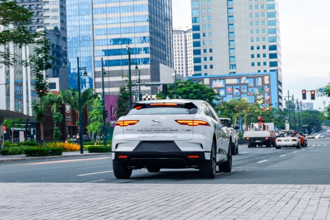 Green luxury: 2020 Range Rover P400e, Jaguar I-Pace lands in PH image