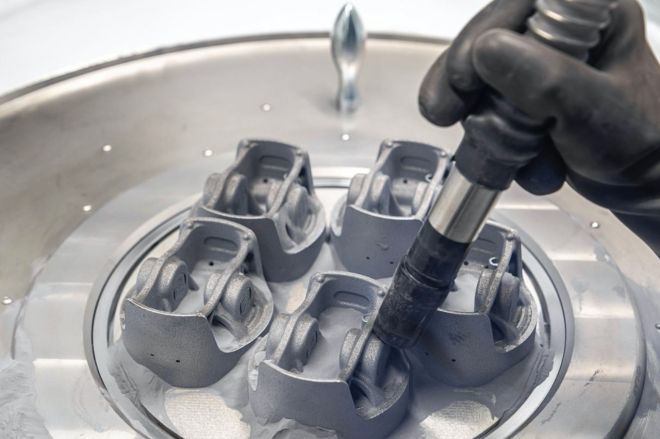 3D-printed pistons give 700 HP Porsche 911 GT2 RS 30 more HP image